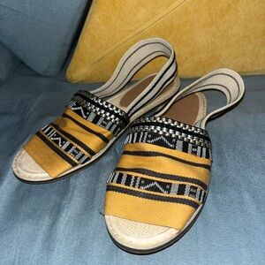 Bettye Woven Back Strap Open Toe Sandals Size 8